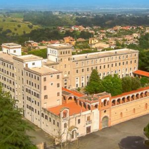 Post Instagram Avviso Chiusura per Ferie Moderno Floreale Verde Bianco Avviso: Imposta di Soggiorno 2026. Info.
